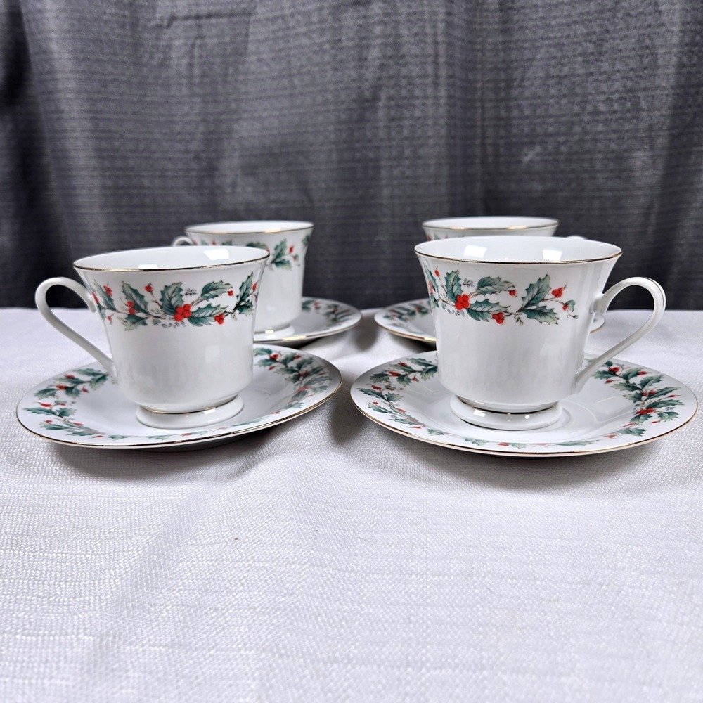 China Pearl Noel Fine China Christmas Holly Berry Tea Cup Saucer Set of 4